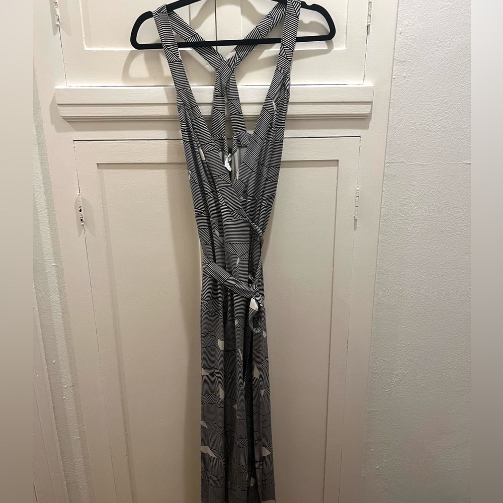 Diane Von Furstenberg Black and White Sleeveless Cross-back Wrap Dress